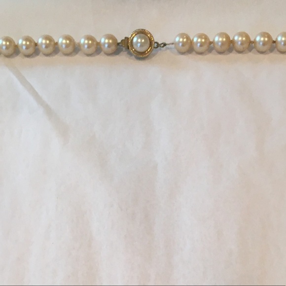 Cream colored pearl necklace, pearl clasp. - Picture 4 of 9